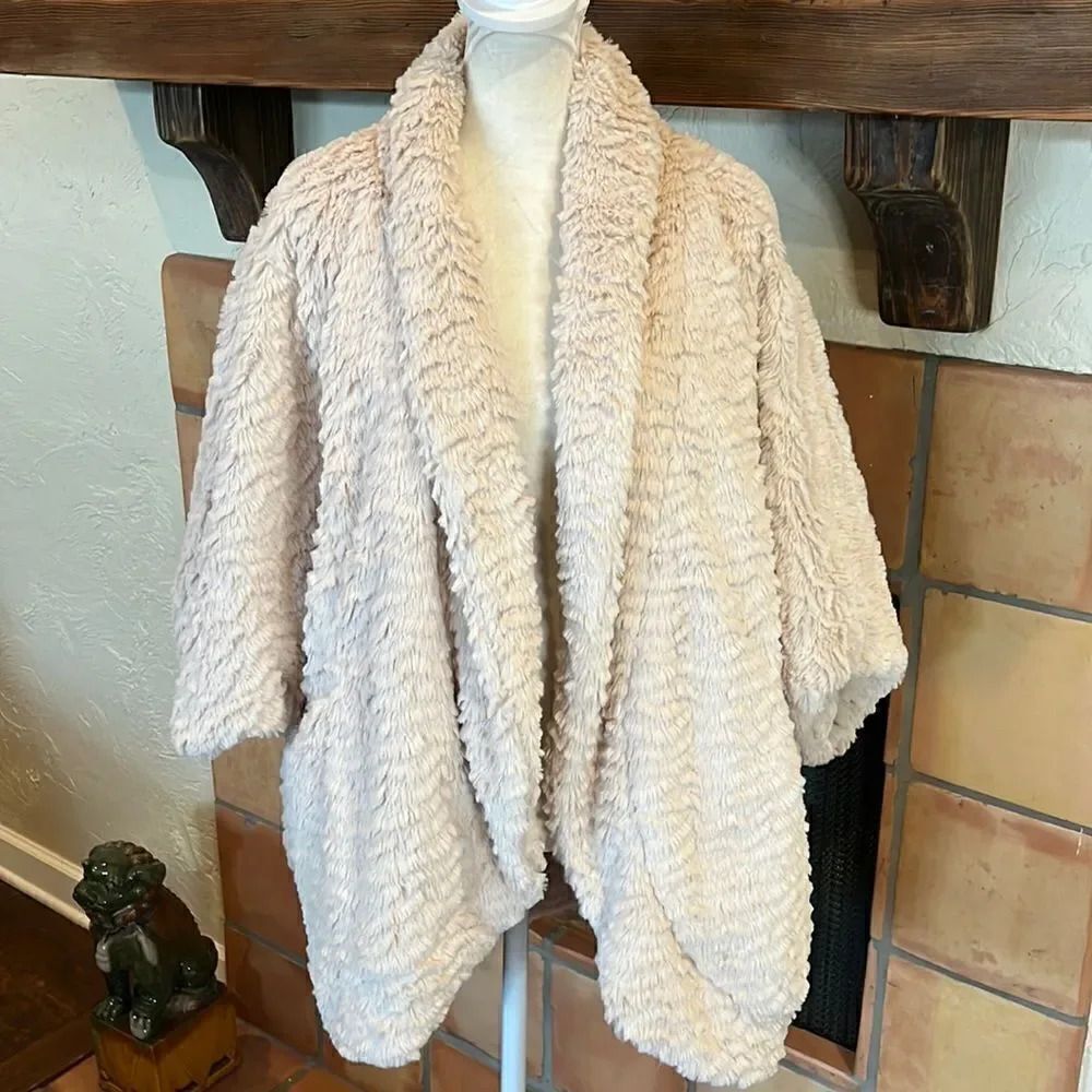 Democracy Ivory faux fur open jacket with pockets, L!